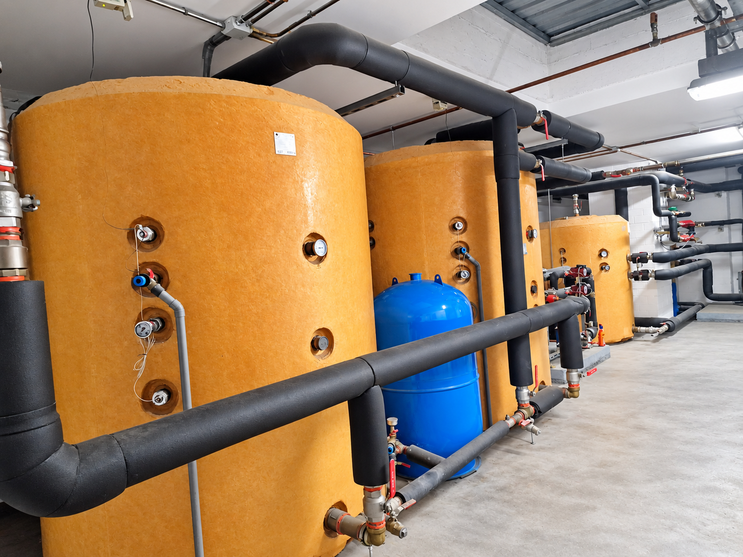 Instalación térmica MIT con producción de calefacción y agua caliente sanitaria