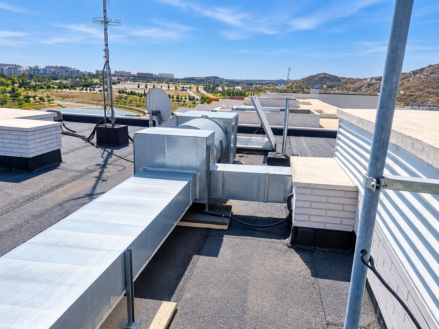 Instalación de ventilación y red de conductos en cubierta
